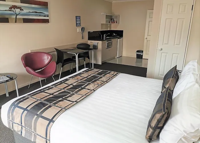Capri On Fenton Motel