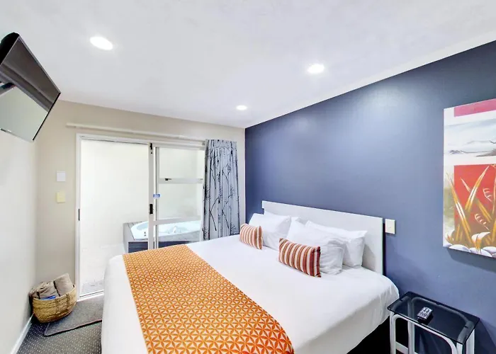 Capri On Fenton Motel 4*