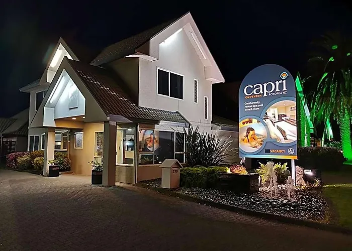 Capri On Fenton モーテル 4*